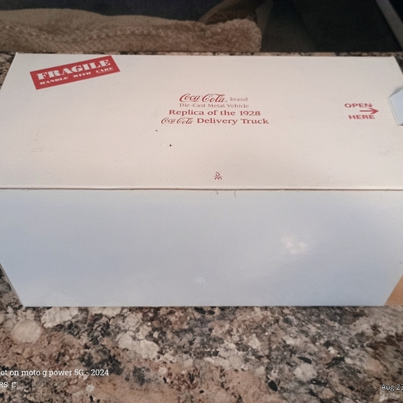 Coca-Cola diecast metal vehicle replica of a 1938 Coke. New In boxn Collectors - Picture 8 of 11